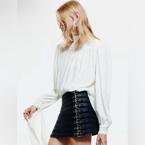 H&M A/W 2025
BELT-DETAIL MINI SKIRT
BLACK